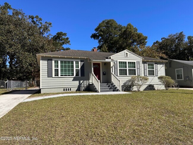 1761 Lilly Rd E in Jacksonville, FL - Foto de edificio - Building Photo