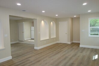 32204 Russell Blvd in Winters, CA - Building Photo - Building Photo