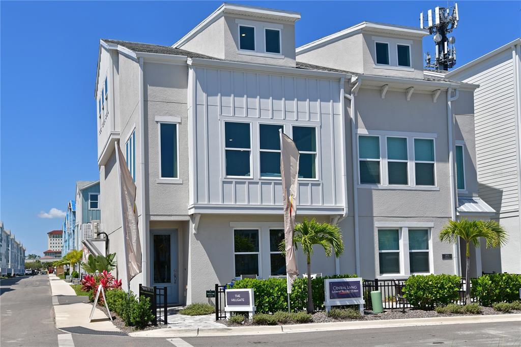 2401 Ezzell Ct in Sarasota, FL - Building Photo