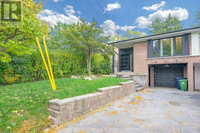 31 Lochinvar Crescent in Toronto, ON - Building Photo - Building Photo