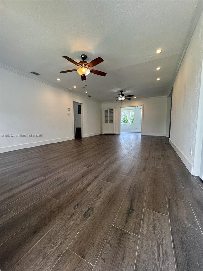 6590 SW 21st St in Miami, FL - Building Photo - Building Photo