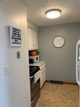 5217 Cline Rd, Unit 1 in Kent, OH - Foto de edificio - Building Photo