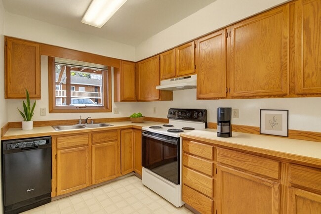 Wildwood Estates in Anchorage, AK - Building Photo - Building Photo