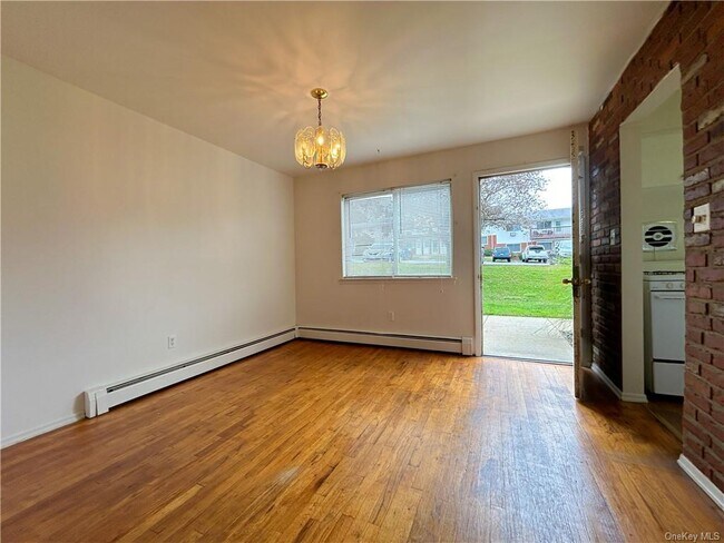 321 Titusville Rd-Unit -13 in Poughkeepsie, NY - Building Photo - Building Photo