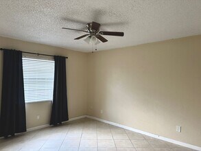 11688 NW 45th St in Coral Springs, FL - Foto de edificio - Building Photo