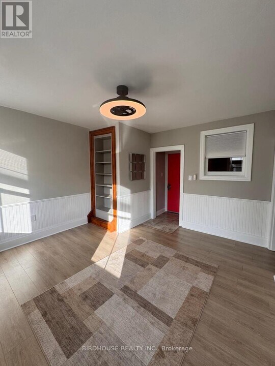 134 Kent St W in Kawartha Lakes, ON - Building Photo