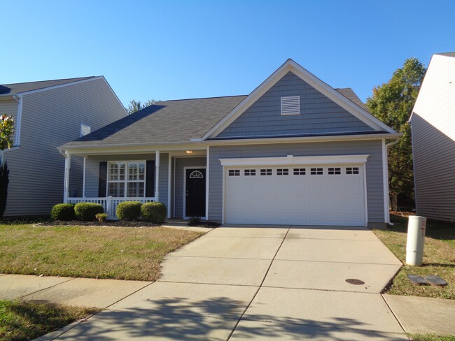 404 Cline Falls Dr in Holly Springs, NC - Building Photo - Building Photo