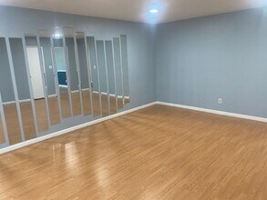 645 W Paradise Ave in Visalia, CA - Building Photo - Building Photo