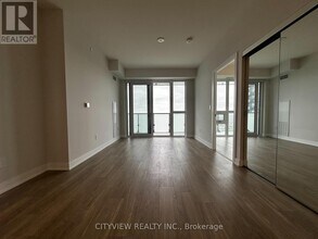 430-3430 Square One Dr in Mississauga, ON - Building Photo - Building Photo