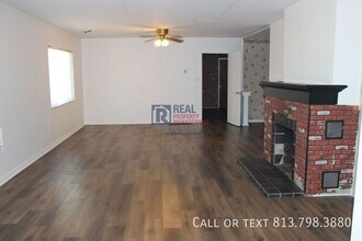 621 Sunset Dr in Brandon, FL - Building Photo - Building Photo