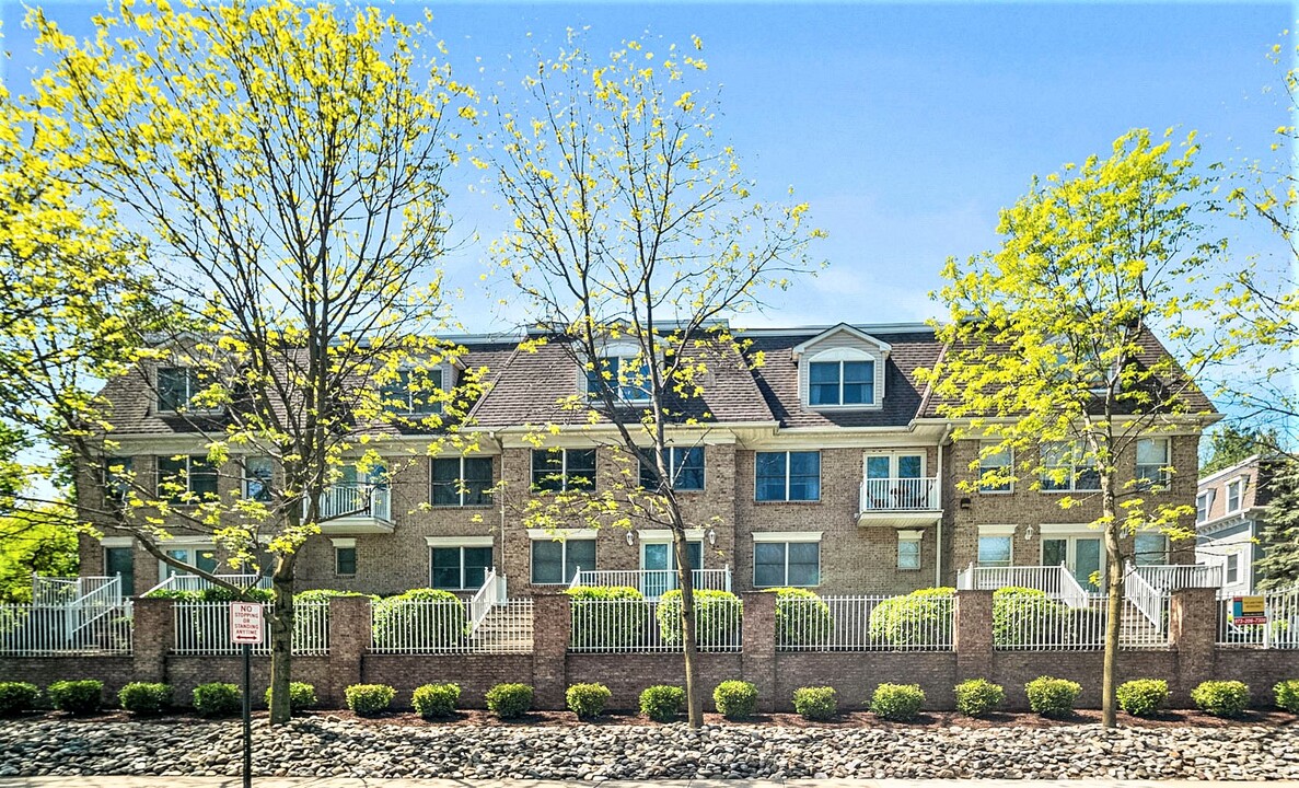 Carriage House in Morristown, NJ - Building Photo