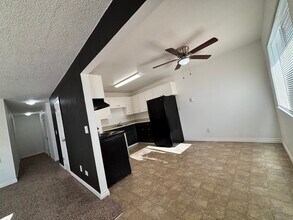 340 NE Cleveland Ave in Gresham, OR - Building Photo - Building Photo