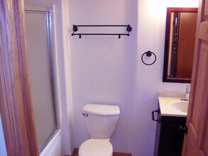 1303 E 2nd St, Unit 1 in Duluth, MN - Foto de edificio - Building Photo