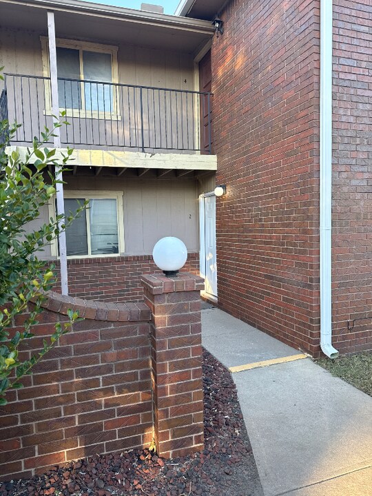 616 S Mt Carmel St in Wichita, KS - Building Photo