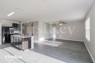 35702 Jenny Lynne Cir in Zephyrhills, FL - Building Photo - Building Photo