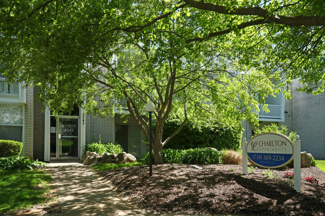 Charlton Apartments in Ann Arbor, MI - Building Photo - Building Photo