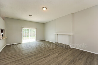 8714 Ridge Mile Dr in San Antonio, TX - Building Photo - Building Photo