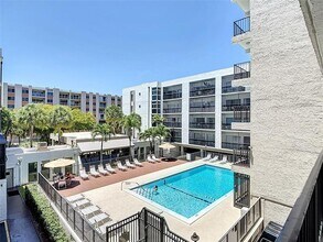201 178th Dr in Sunny Isles Beach, FL - Building Photo - Building Photo