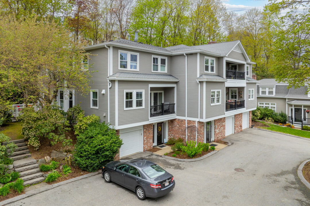 Pleasant Hill Condominiums in Belmont, MA - Foto de edificio