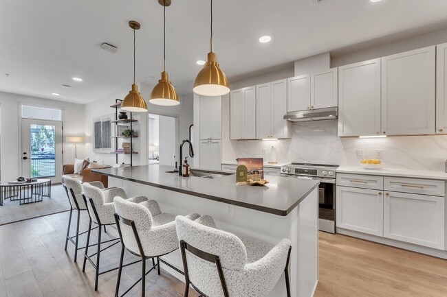 Plaza at Pinnacle Hills in Rogers, AR - Foto de edificio - Building Photo