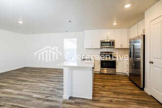 335 Lightning Ave in Middleton, ID - Building Photo - Building Photo