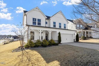 128 Highland Grv Wy in Fuquay Varina, NC - Foto de edificio - Building Photo