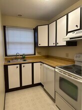 1121 Brooke Park Dr in Toledo, OH - Building Photo - Building Photo