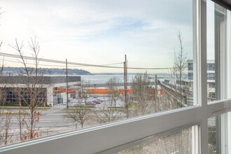 330 3rd Ave W in Seattle, WA - Building Photo - Building Photo