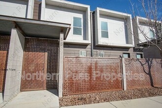 6262 Woodrow Bean Transmountain in El Paso, TX - Foto de edificio - Building Photo