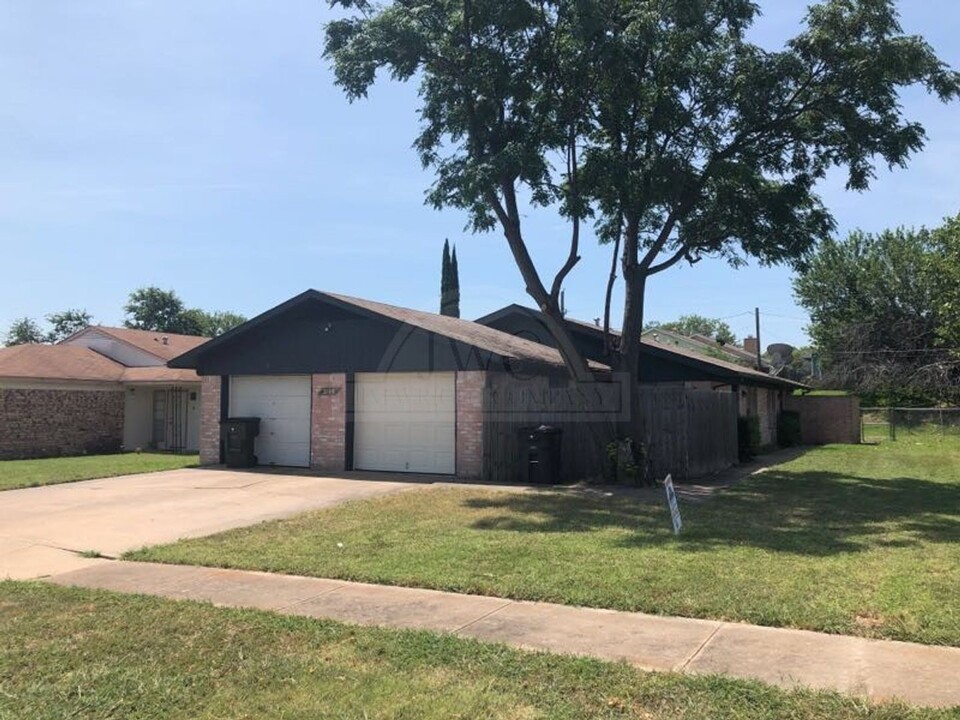 2108 Hinkle Ave in Killeen, TX - Foto de edificio