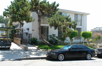 428 E Cypress Ave in Burbank, CA - Building Photo - Building Photo