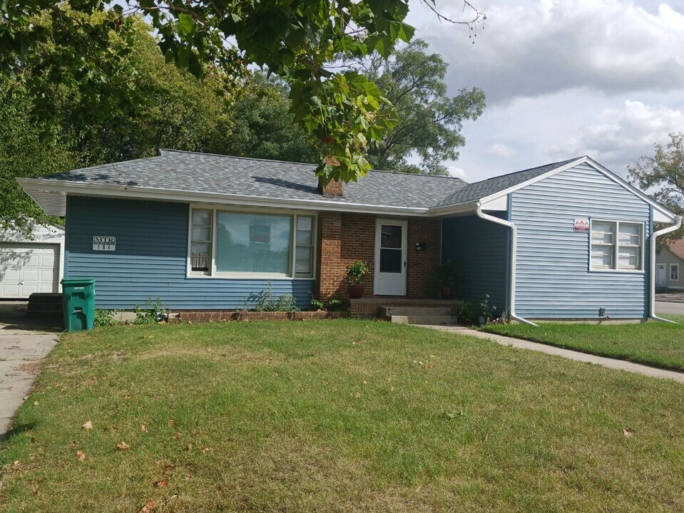 104 Colorado Ave in Ames, IA - Building Photo