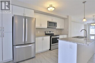 17 Sportsman Hill St in Kitchener, ON - Building Photo - Building Photo
