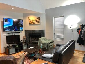 2118 N Hoyne Ave, Unit 1 in Chicago, IL - Building Photo - Building Photo