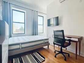 Furnished room/NOT APARTMENT in Queens, NY - Building Photo