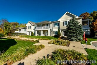 105 Westgate Dr, Unit 7 in Burlington, MA - Foto de edificio - Building Photo
