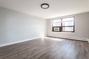 419 W Wellington Ave, Unit A in Chicago, IL - Building Photo