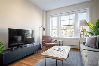 674 Washington St, Unit 2 in Brookline, MA - Building Photo - Building Photo