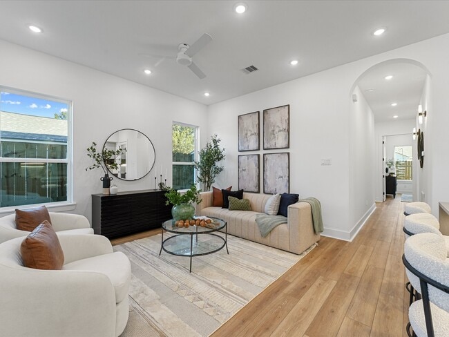 8318 Williamsdell St