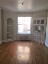 2204 W Berteau Ave in Chicago, IL - Building Photo - Building Photo