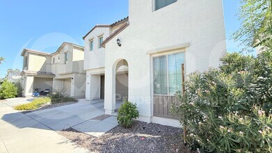 1419 E Town and Country Ln in Phoenix, AZ - Building Photo - Building Photo