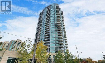 18 Holmes Ave in Toronto, ON - Building Photo