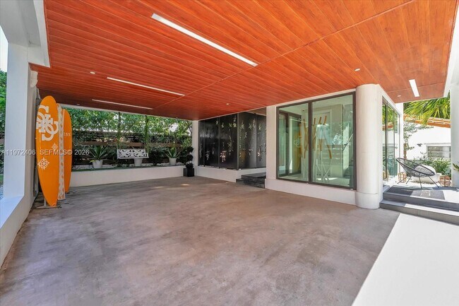 11 Century Ln in Miami Beach, FL - Building Photo - Building Photo