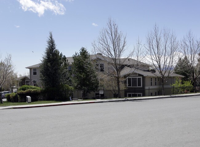 Silvercrest Senior Residence in Reno, NV - Foto de edificio - Building Photo