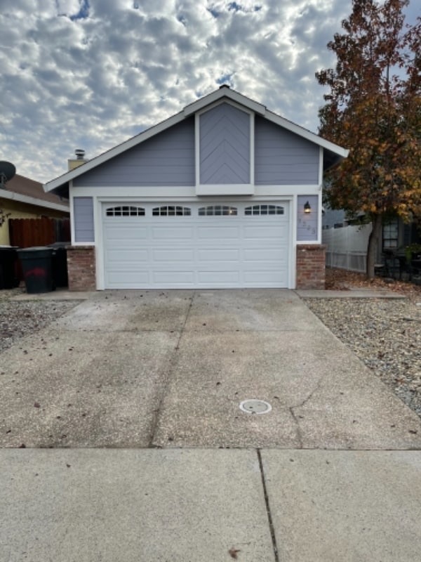 property at 1323 Hidalgo Cir