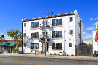 4715 Fountain Ave in Los Angeles, CA - Building Photo - Building Photo