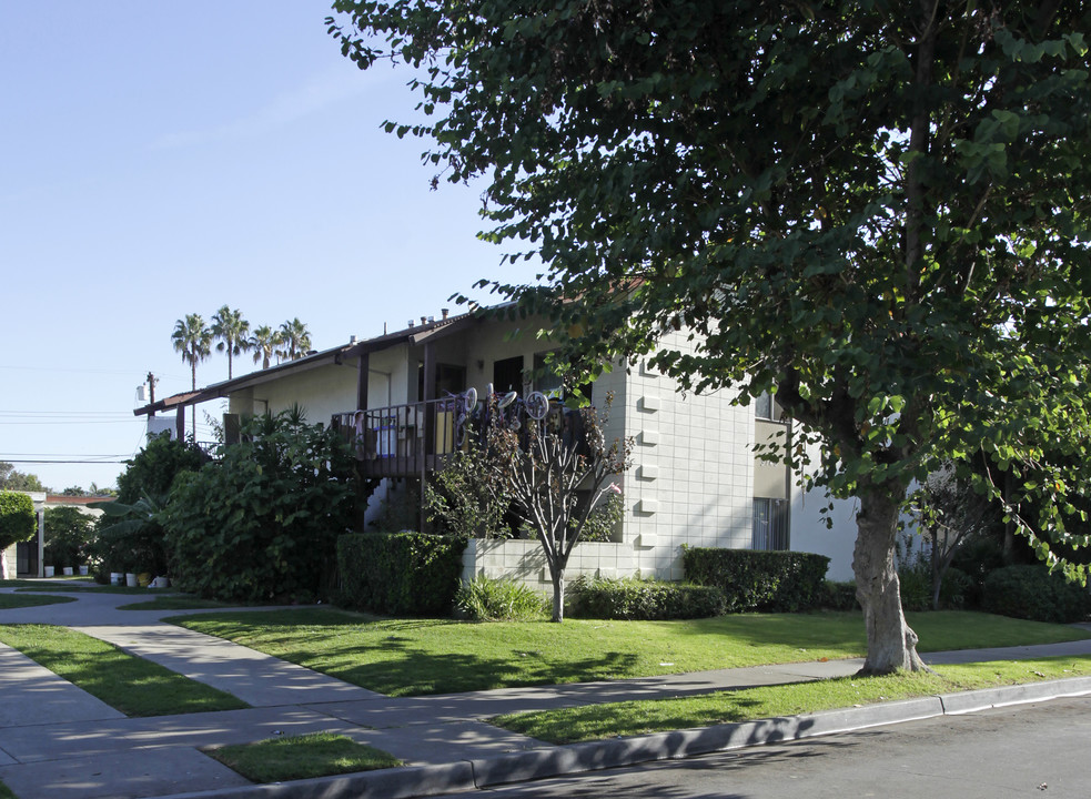 3149 E Pearl Dr in Fullerton, CA - Building Photo