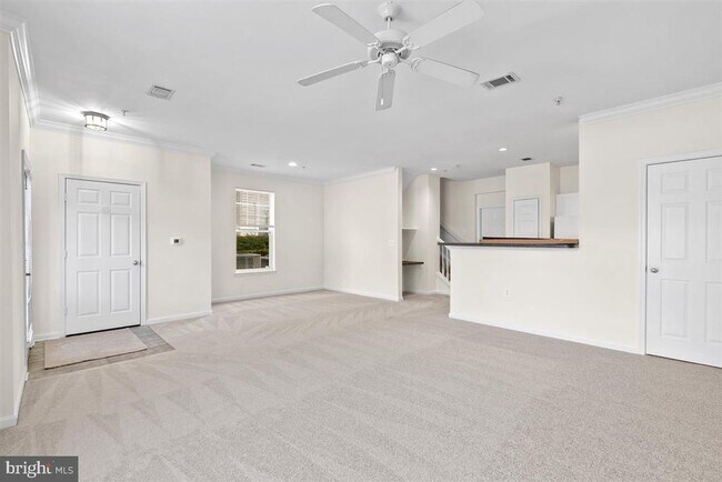 11375 Aristotle Dr in Fairfax, VA - Foto de edificio - Building Photo