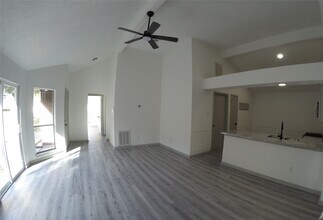 9211 Golden Meadow Dr in Houston, TX - Building Photo - Building Photo