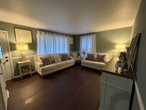 202 Hickory Rd in Oakwood Hills, IL - Building Photo - Building Photo